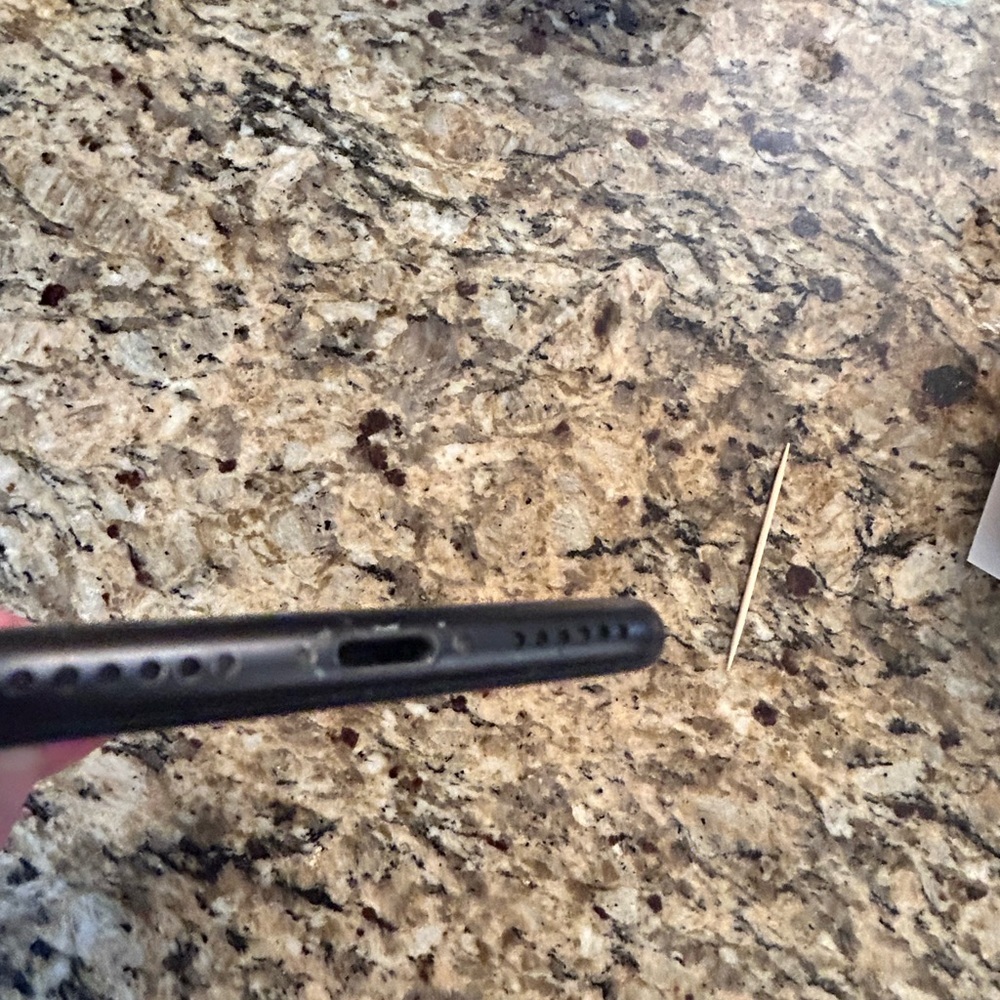 iPhone SE - Picture 4 of 6